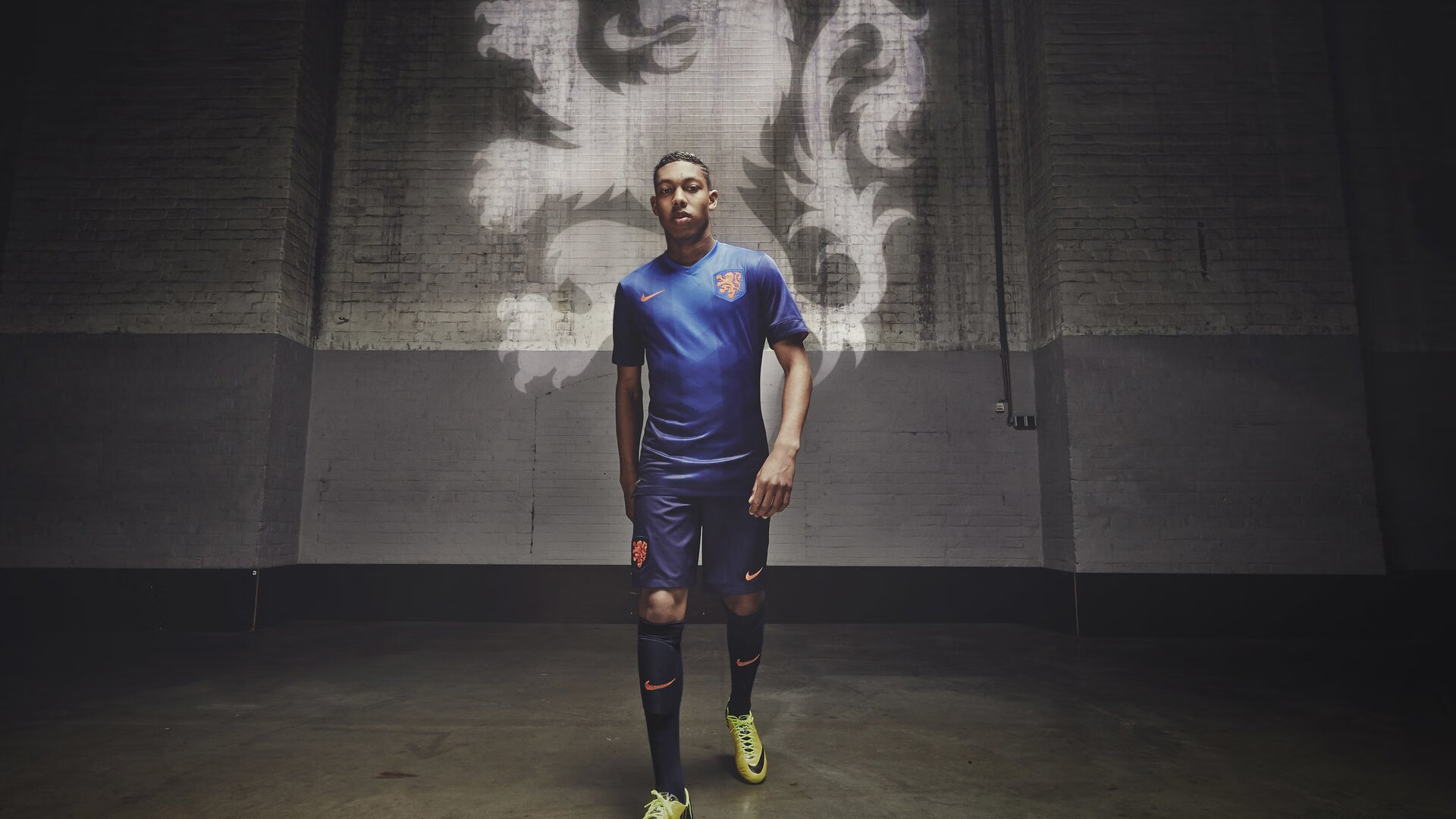 爱游戏官方-切尔西双星反戈巴萨，引发交易风暴，切尔西绝杀巴萨