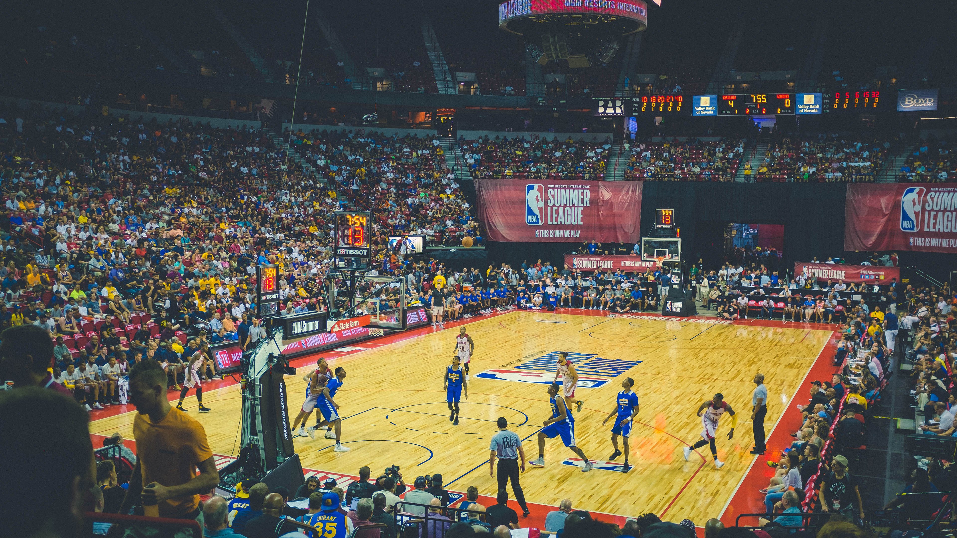 日本传统马术赛事“Sinjska Alka”在2024年成功举办,吸引众多观众参与。